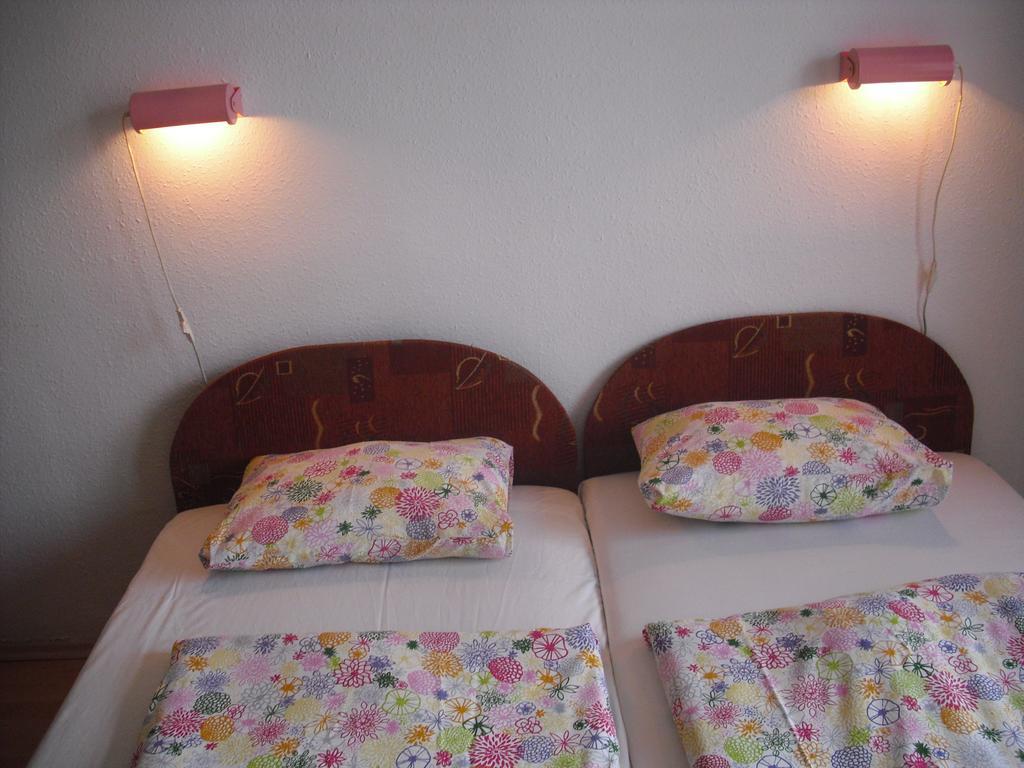 Young Center Boedapest Kamer foto